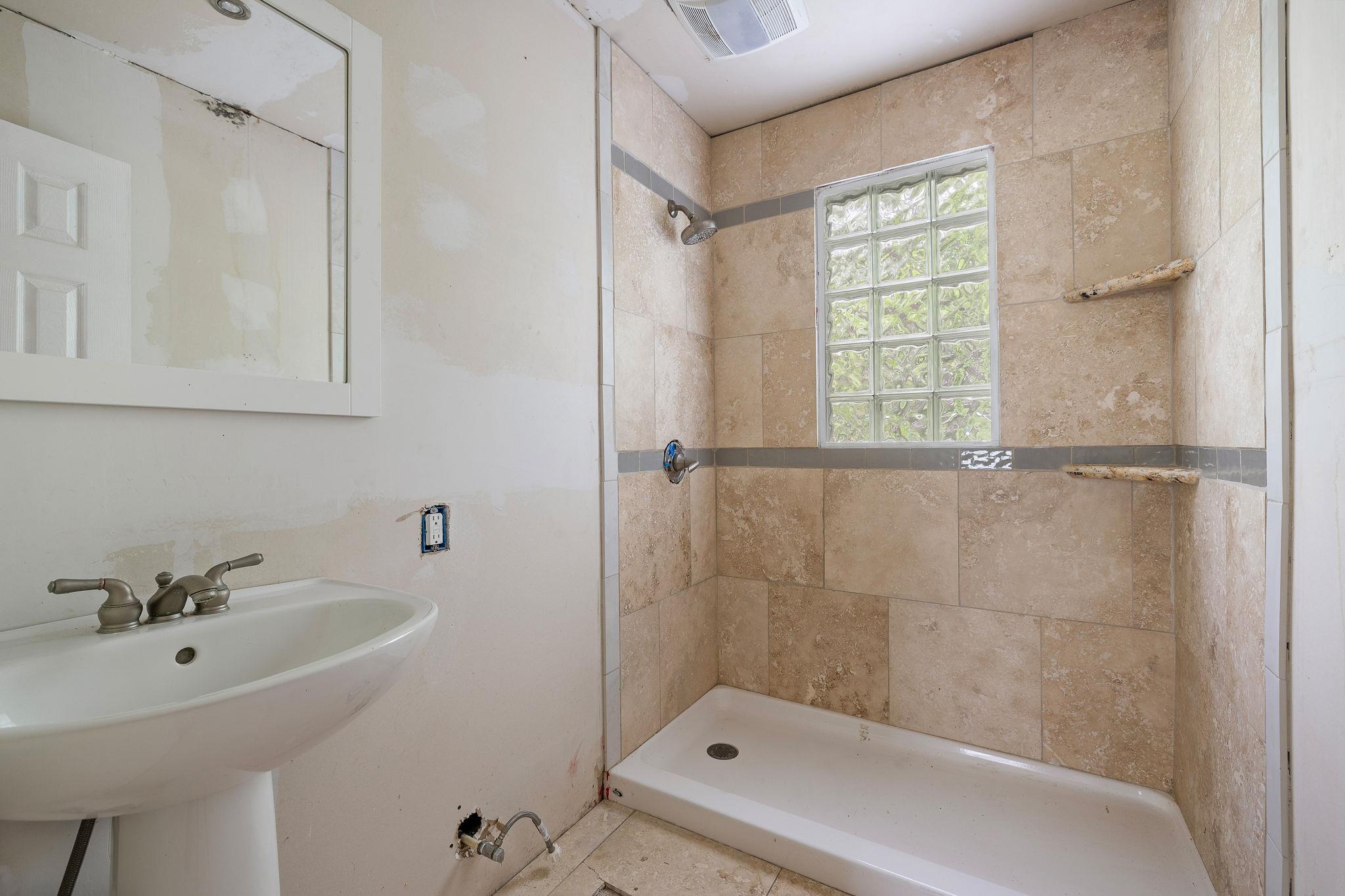 9 Shady Rock Ct, Round Rock, TX 78665