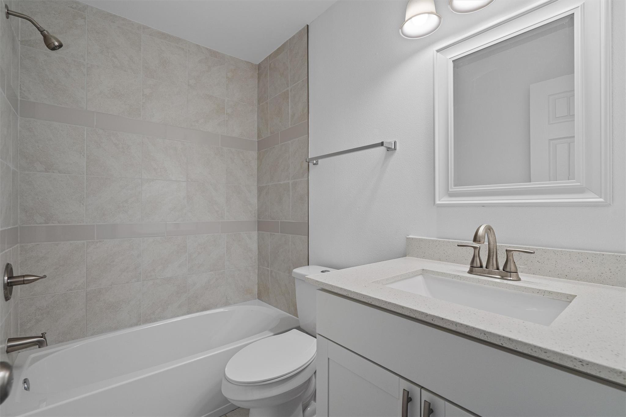 6409 Burns St # 304, Austin, TX 78752