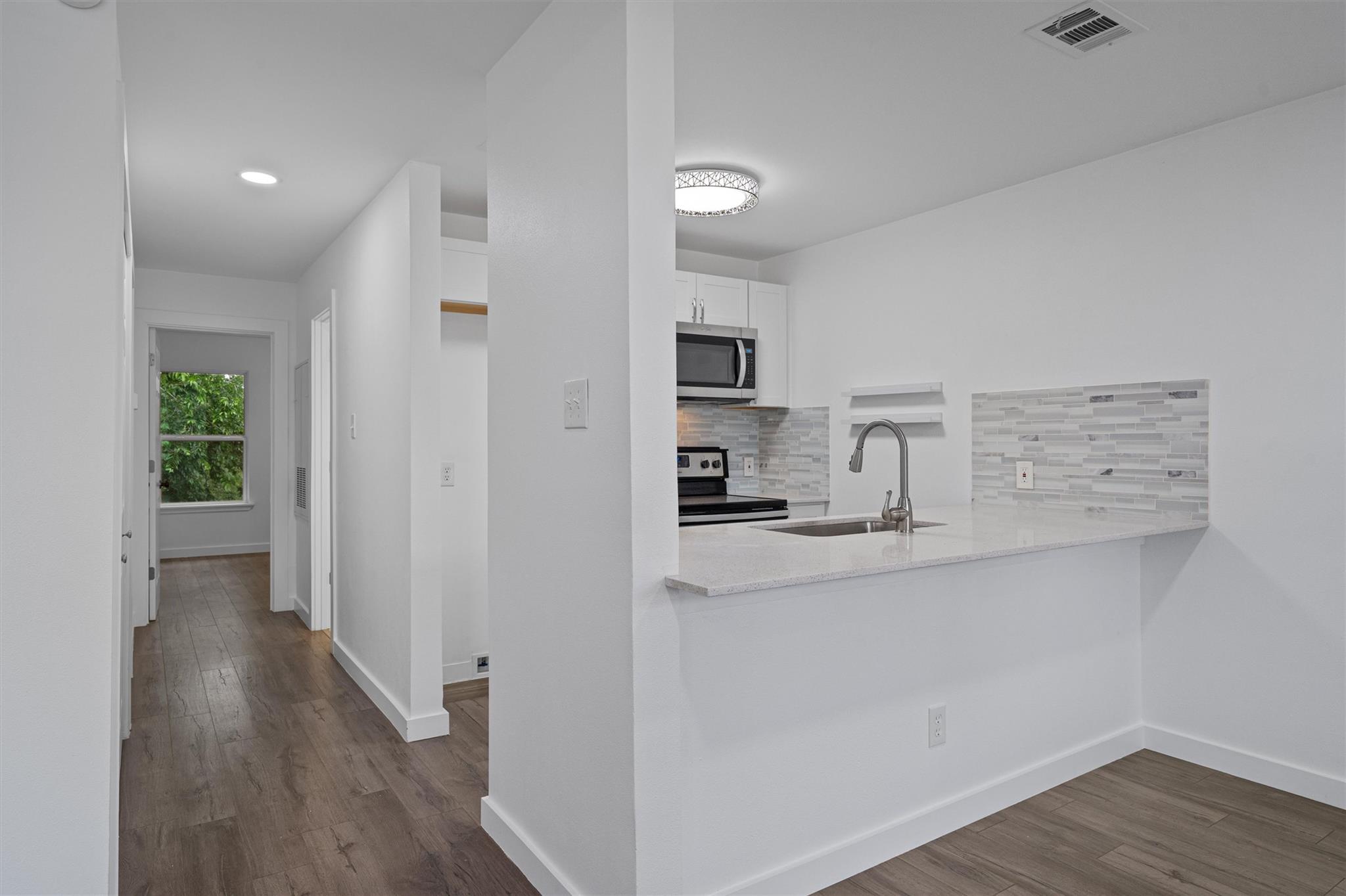 6409 Burns St # 304, Austin, TX 78752