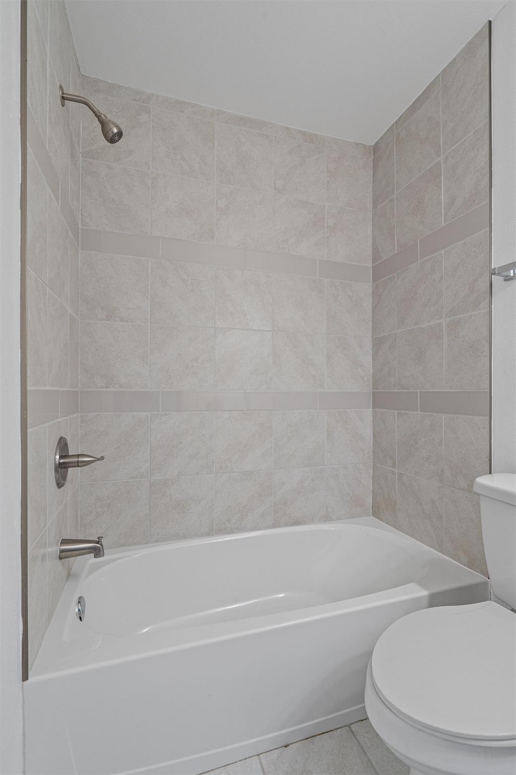 6409 Burns St # 304, Austin, TX 78752