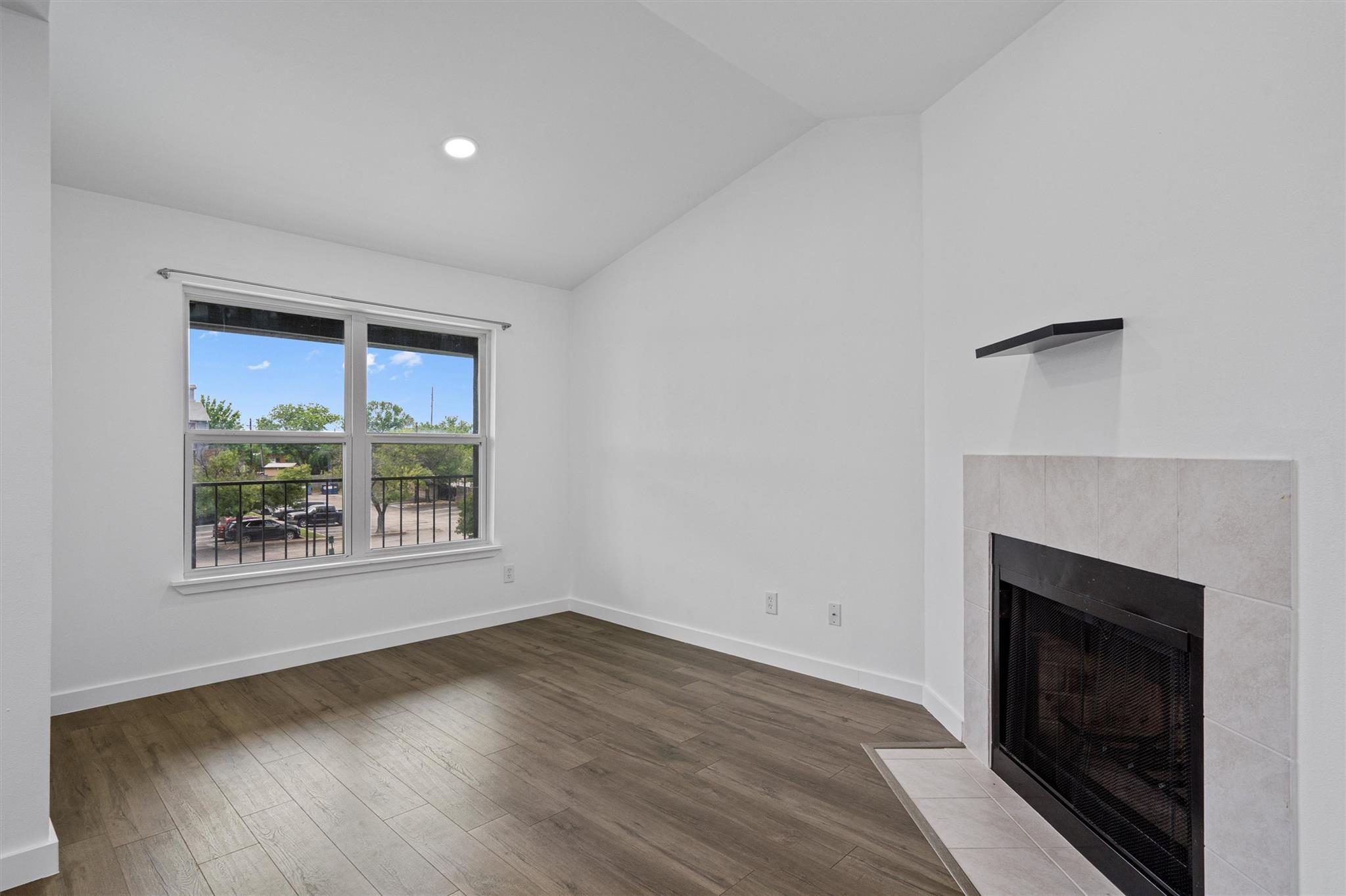 6409 Burns St # 304, Austin, TX 78752