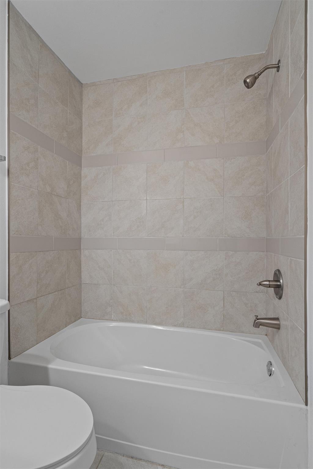 6409 Burns St # 304, Austin, TX 78752