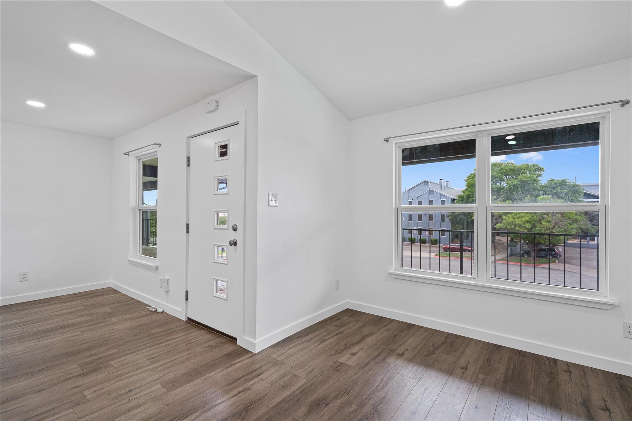 6409 Burns St # 304, Austin, TX 78752