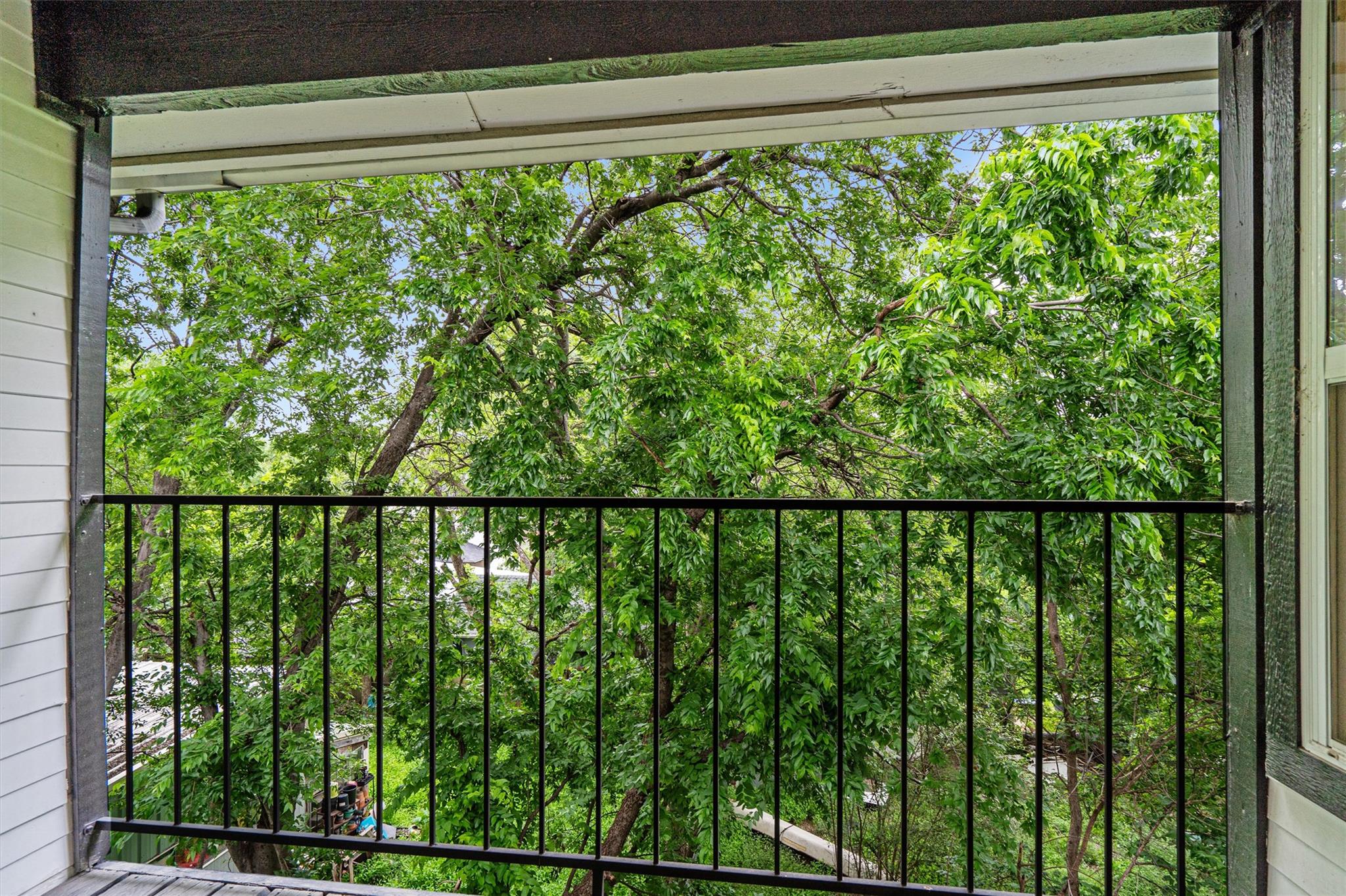 6409 Burns St # 304, Austin, TX 78752