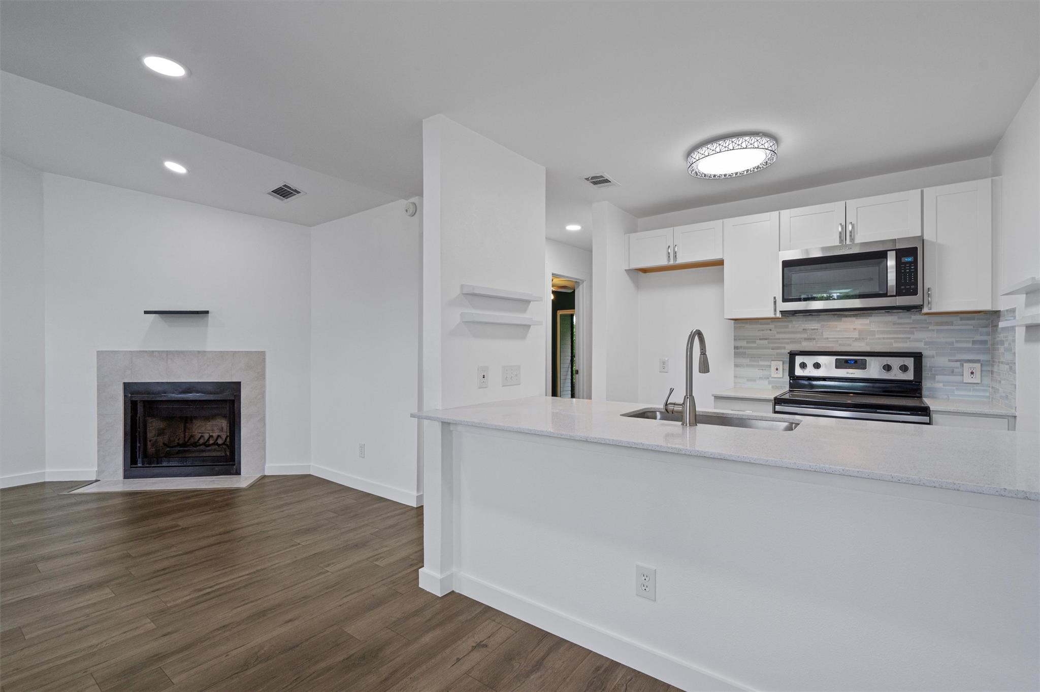 6409 Burns St # 304, Austin, TX 78752