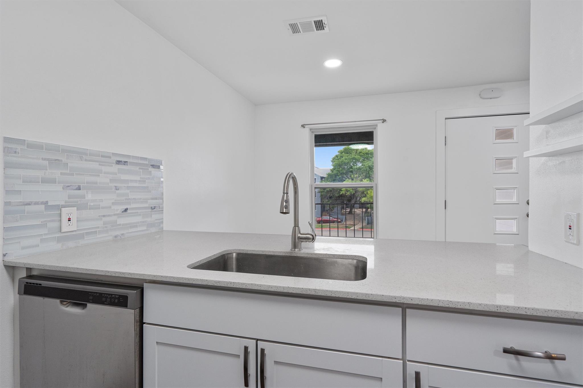 6409 Burns St # 304, Austin, TX 78752