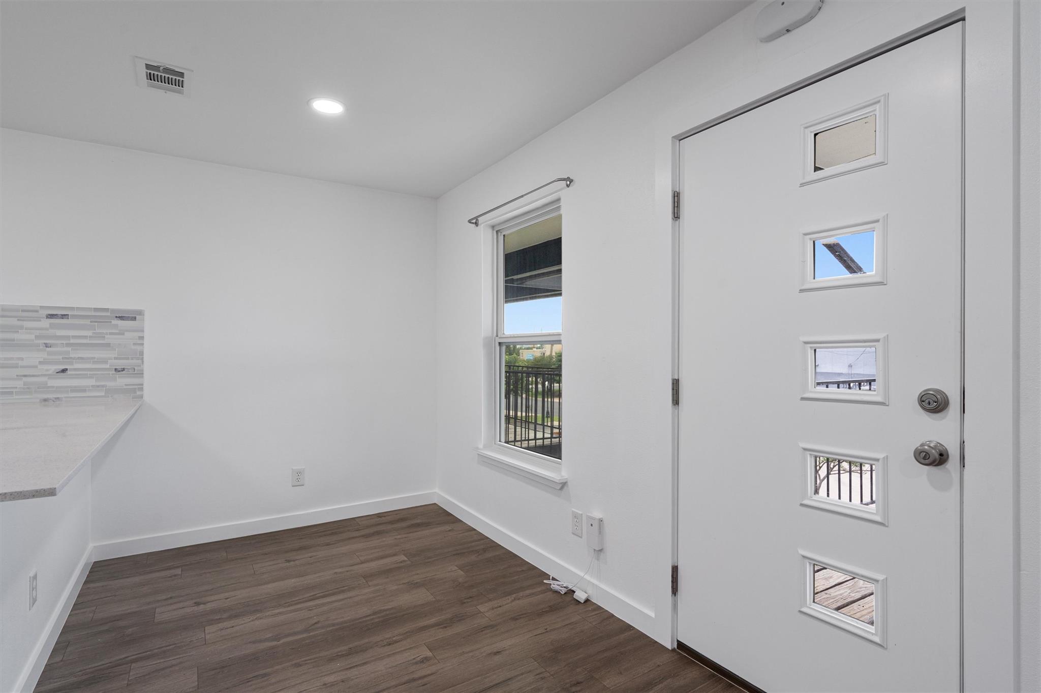 6409 Burns St # 304, Austin, TX 78752