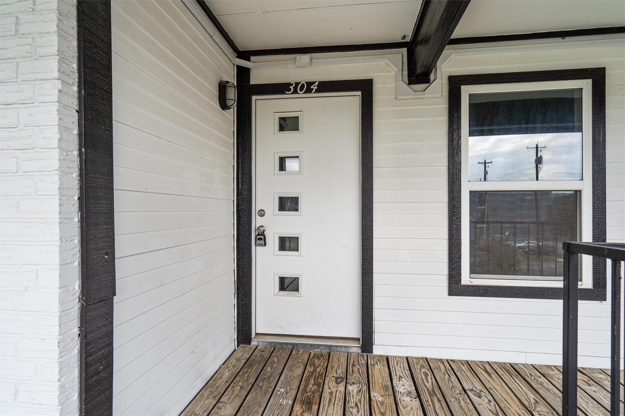 6409 Burns St # 304, Austin, TX 78752