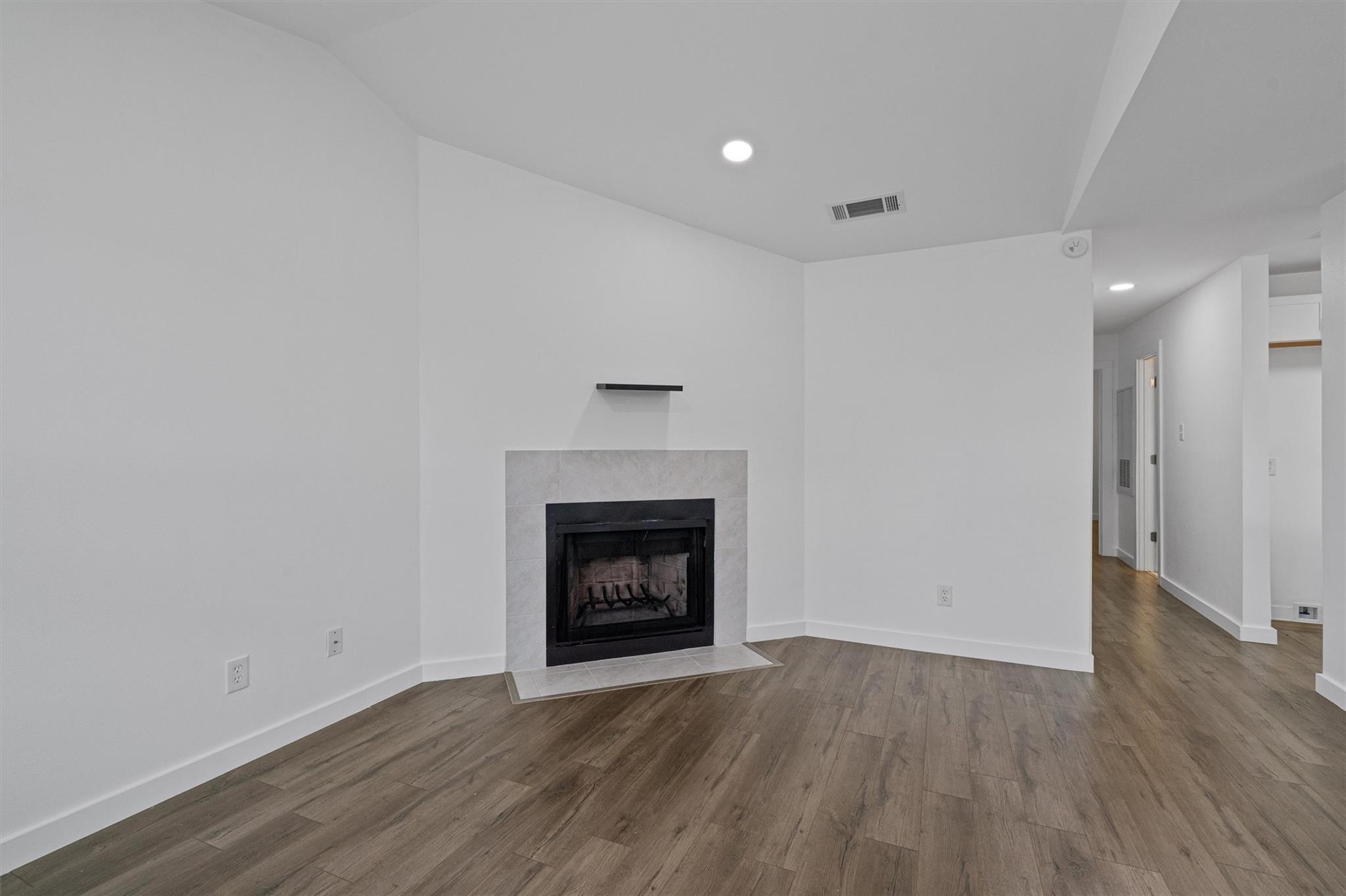 6409 Burns St # 304, Austin, TX 78752