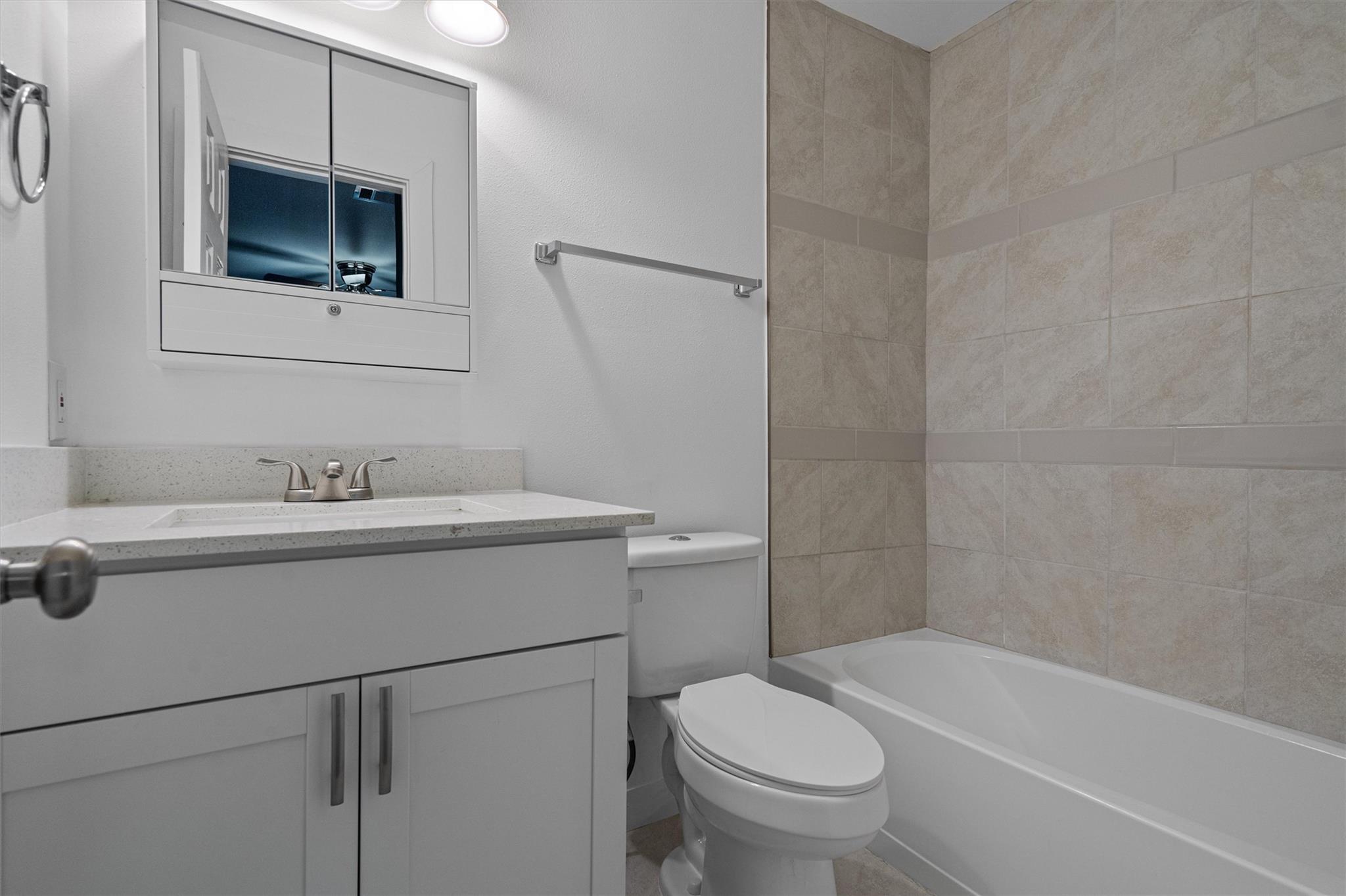 6409 Burns St # 304, Austin, TX 78752