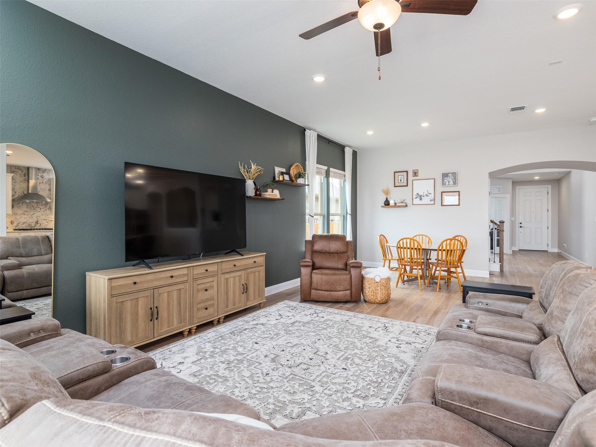 104 Keswick St, Liberty Hill, TX 78642