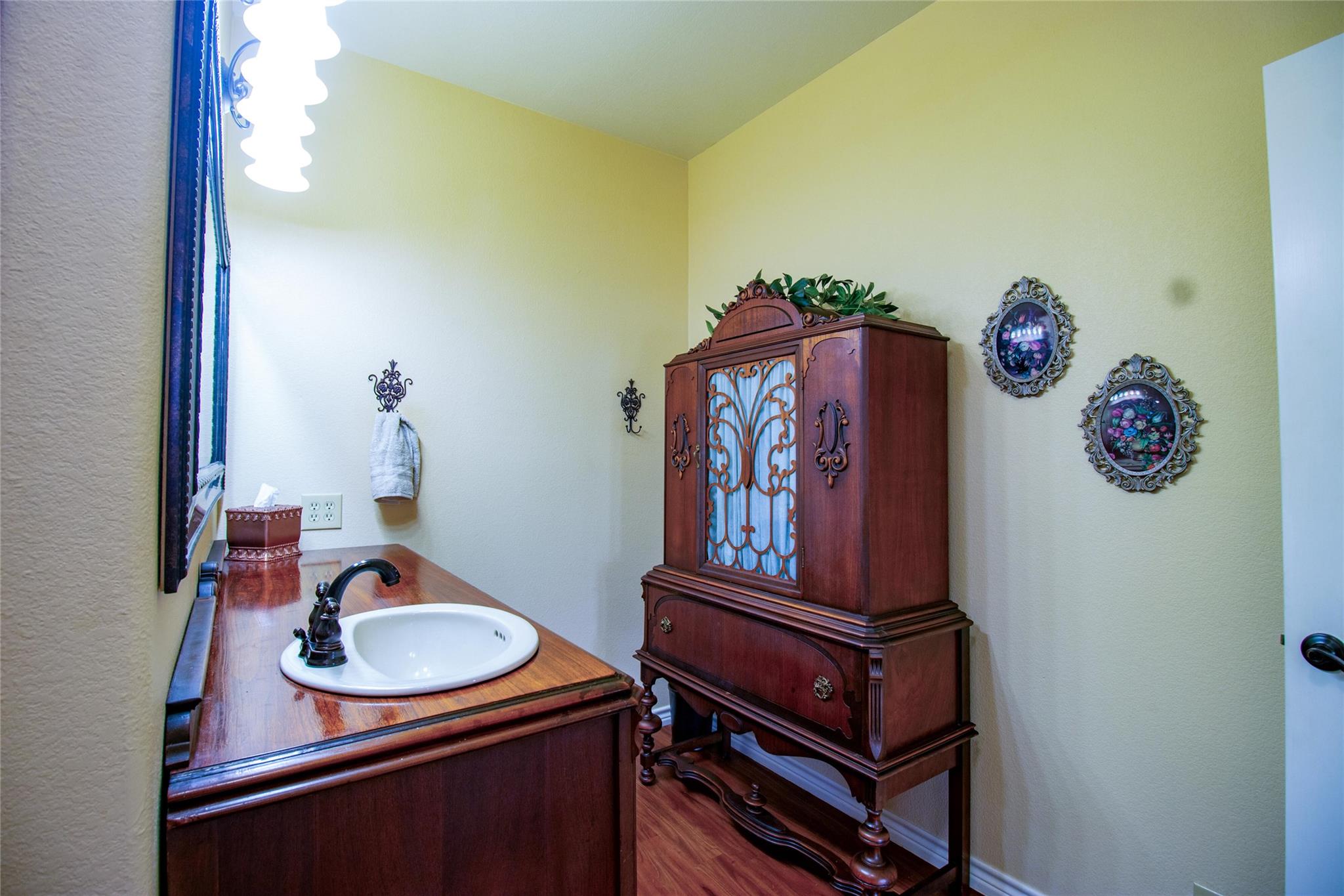 1063 Sanctuary Ln, Blanco, TX 78606