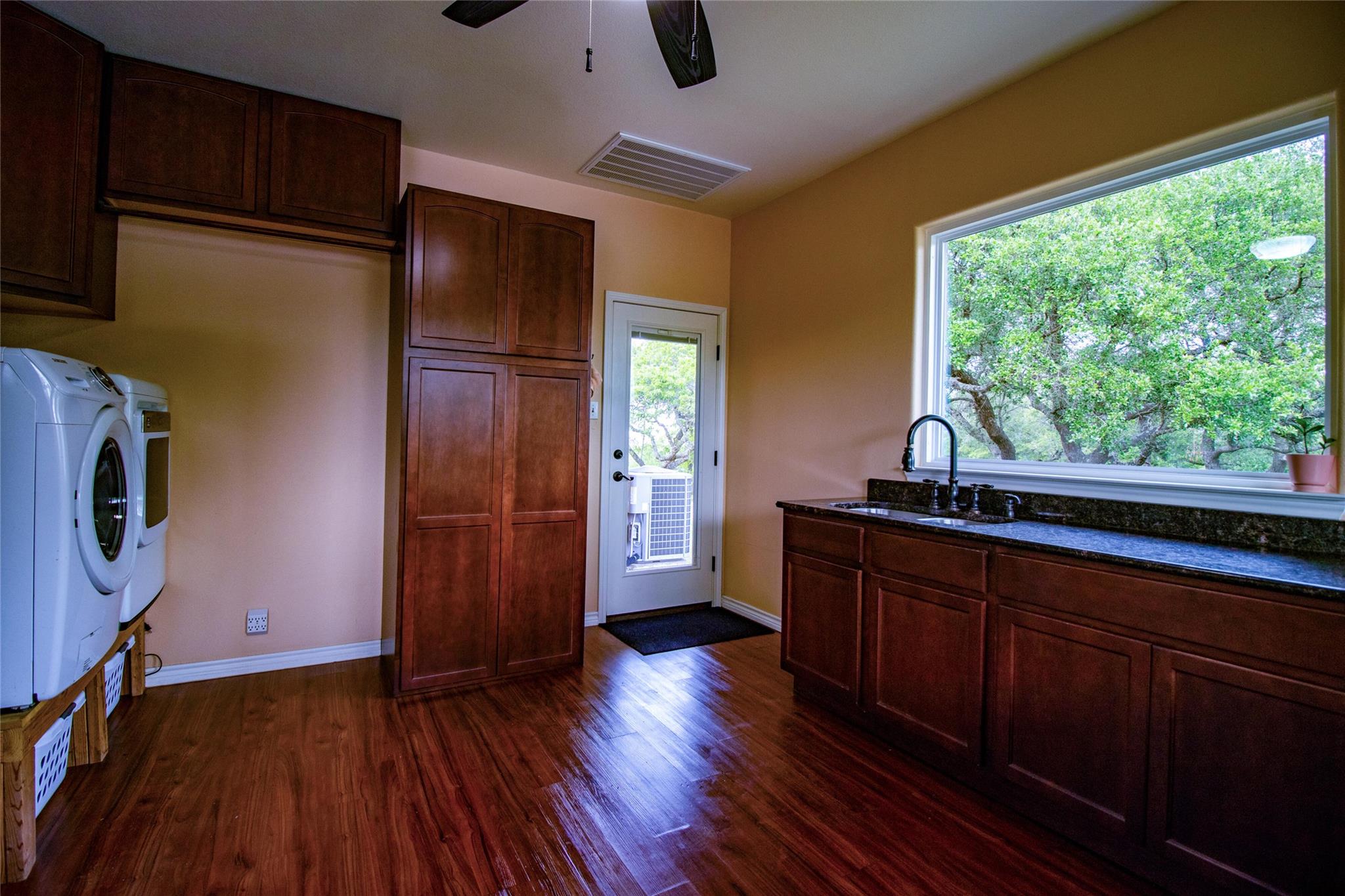 1063 Sanctuary Ln, Blanco, TX 78606