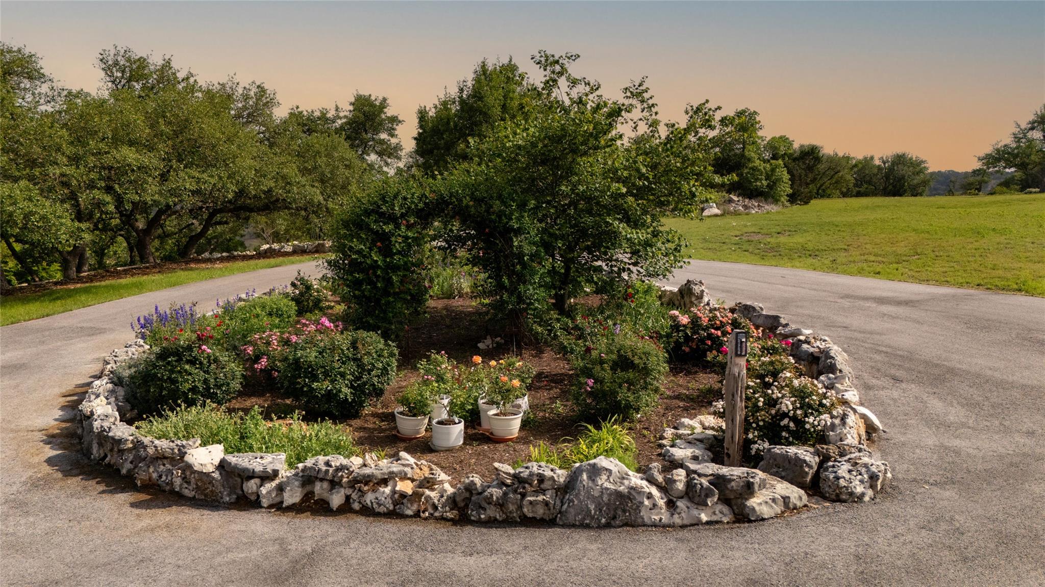 1063 Sanctuary Ln, Blanco, TX 78606