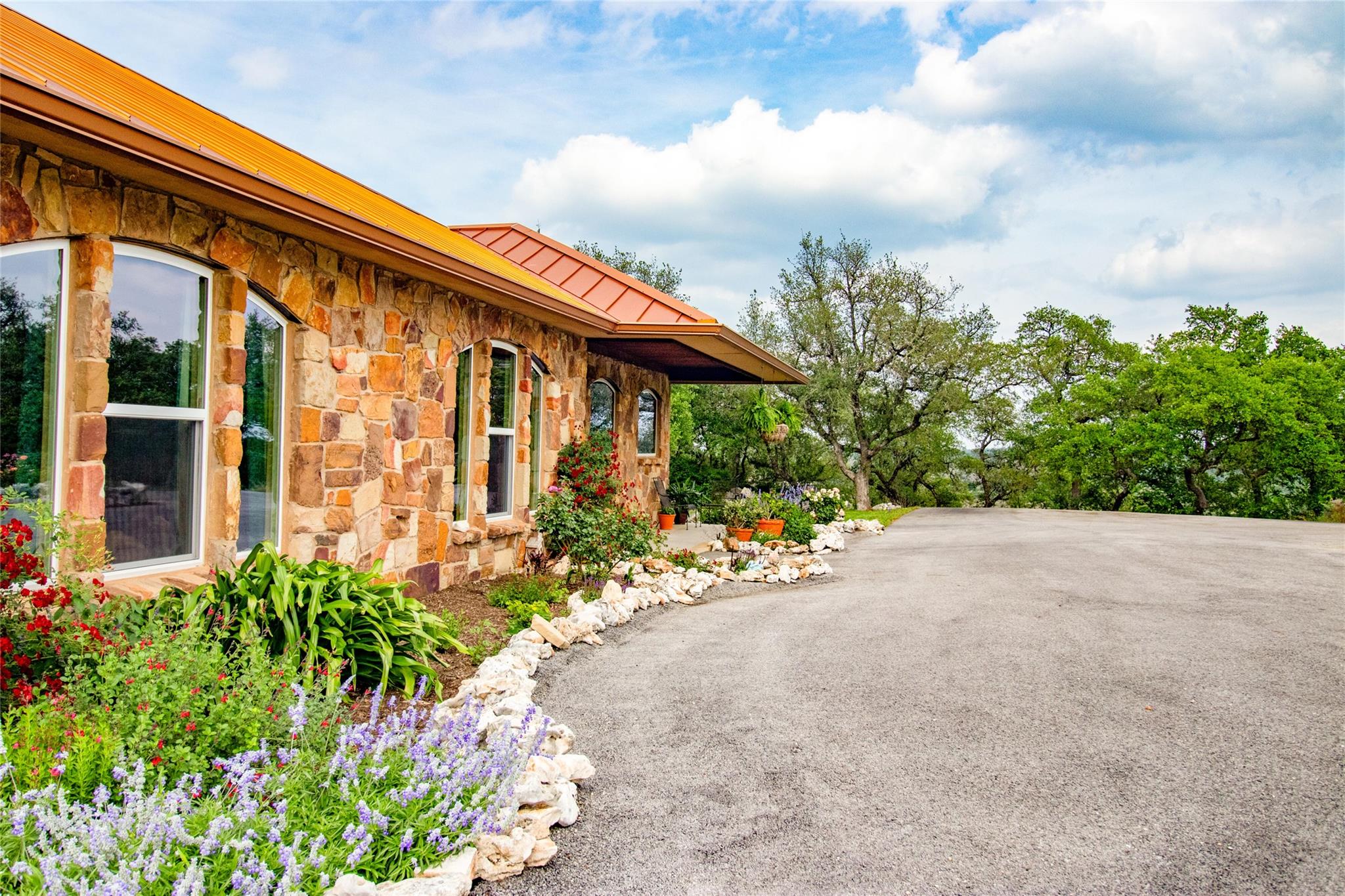 1063 Sanctuary Ln, Blanco, TX 78606