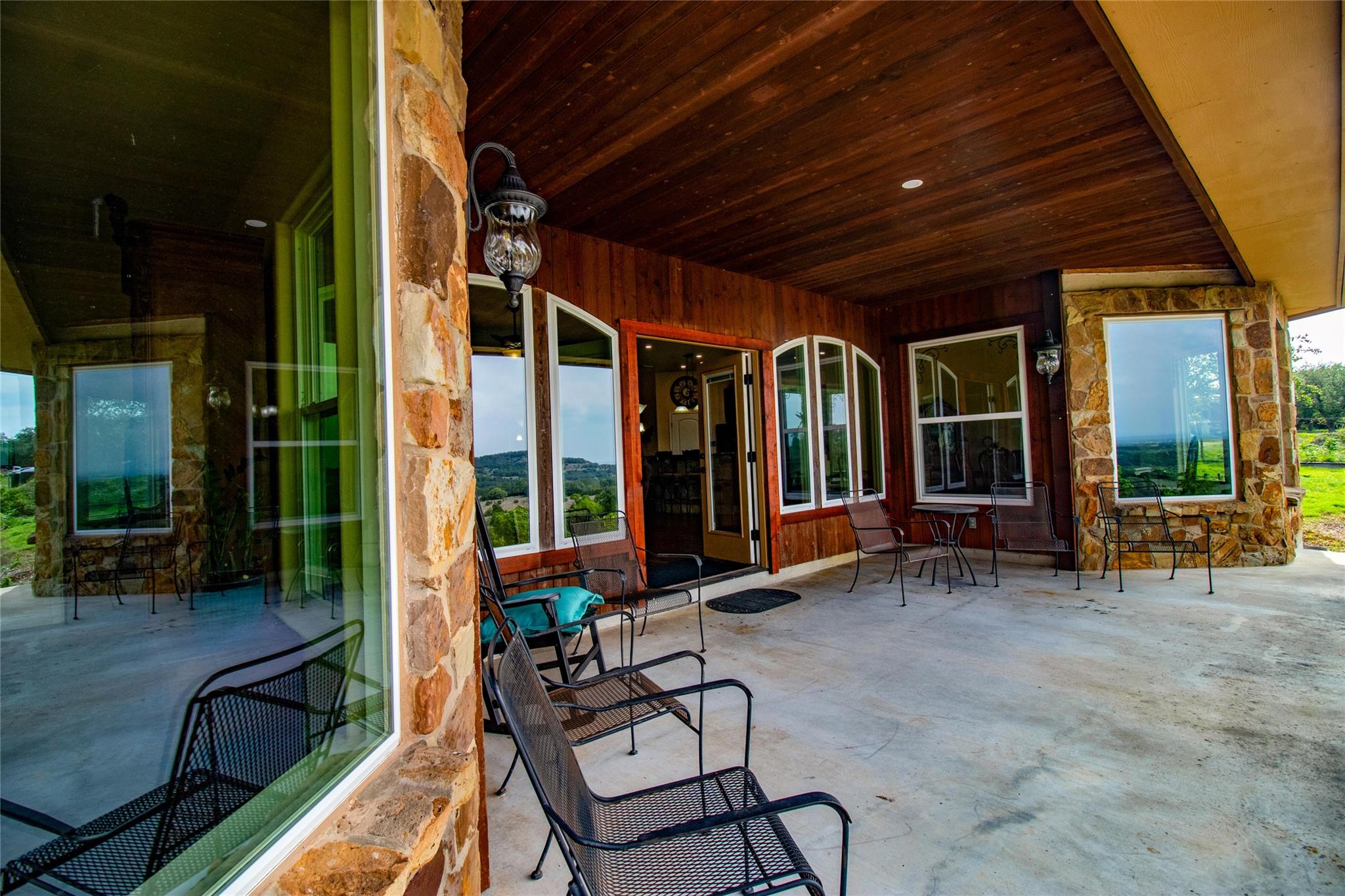 1063 Sanctuary Ln, Blanco, TX 78606