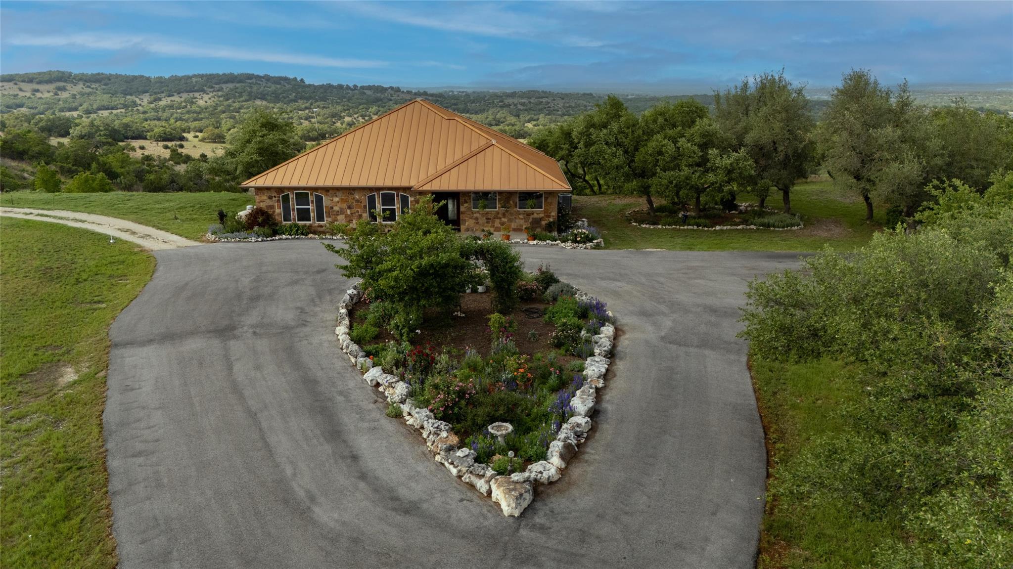 1063 Sanctuary Ln, Blanco, TX 78606