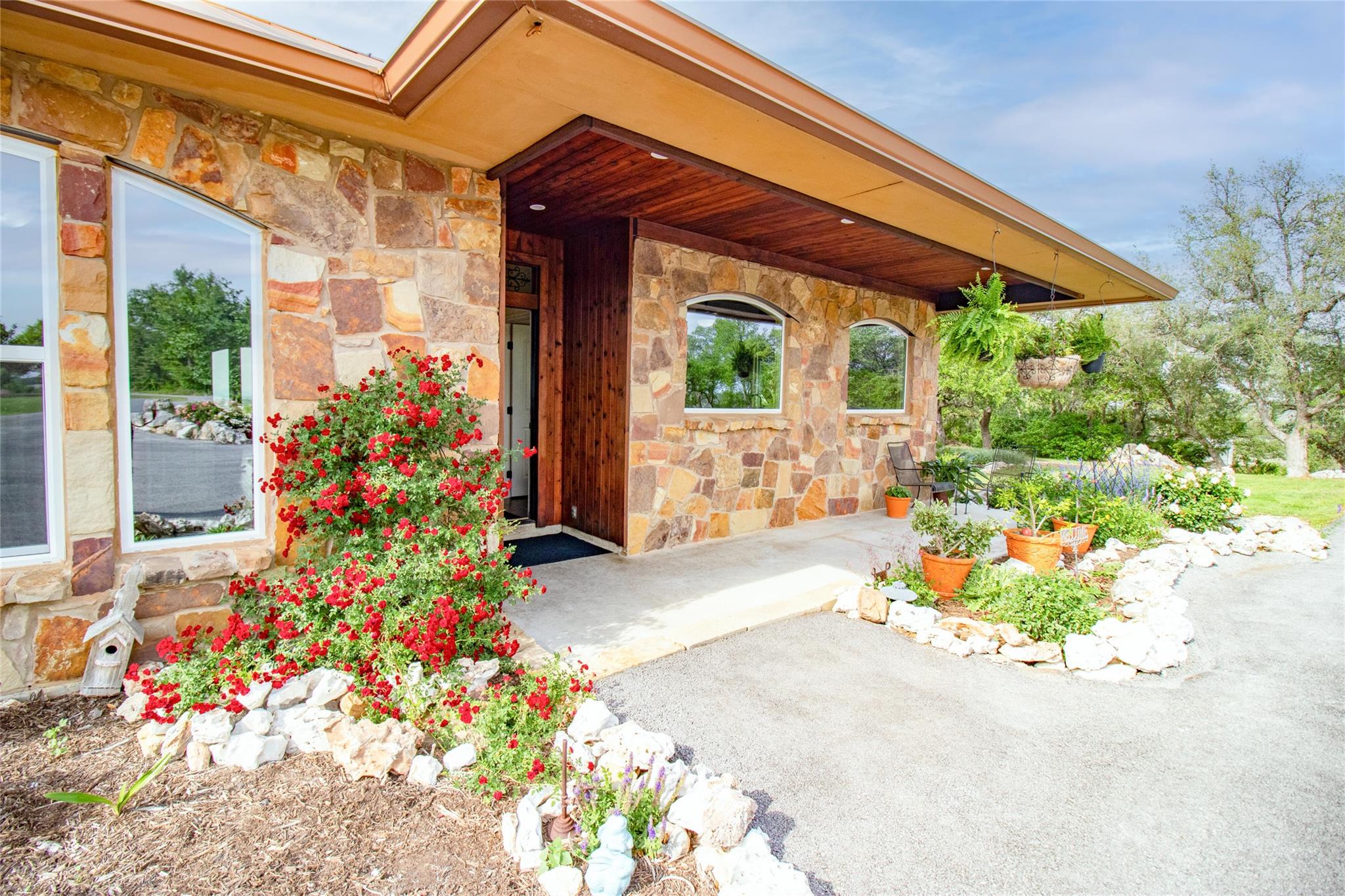 1063 Sanctuary Ln, Blanco, TX 78606