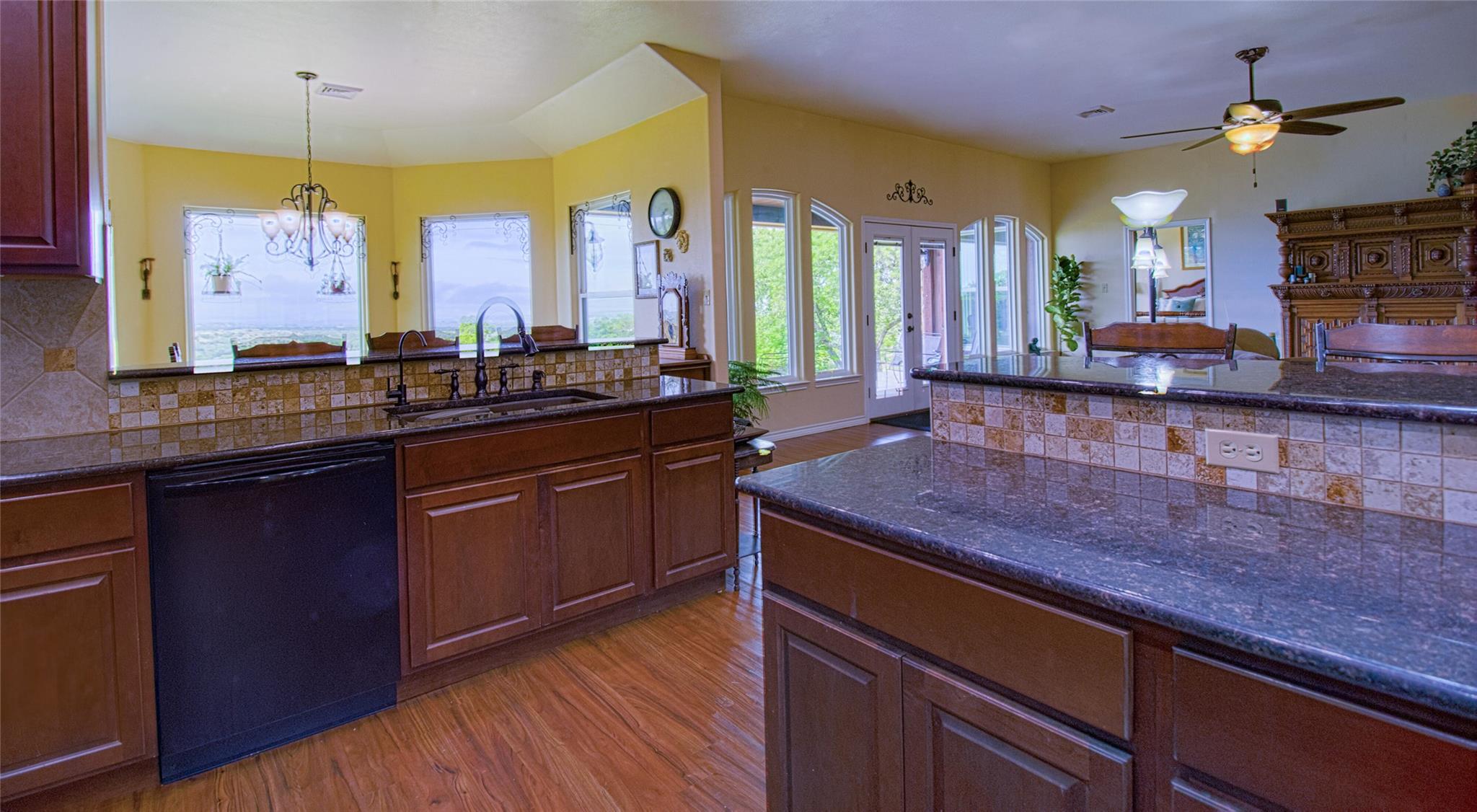 1063 Sanctuary Ln, Blanco, TX 78606