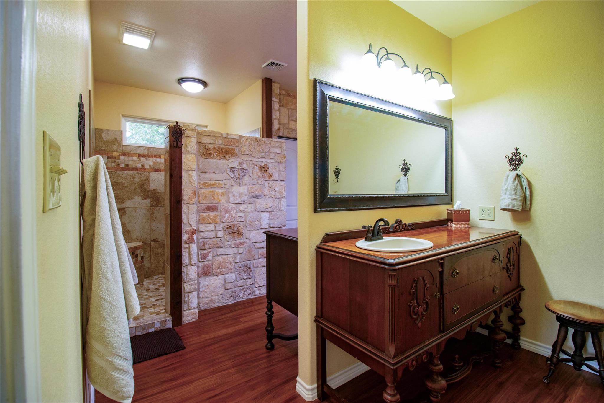 1063 Sanctuary Ln, Blanco, TX 78606