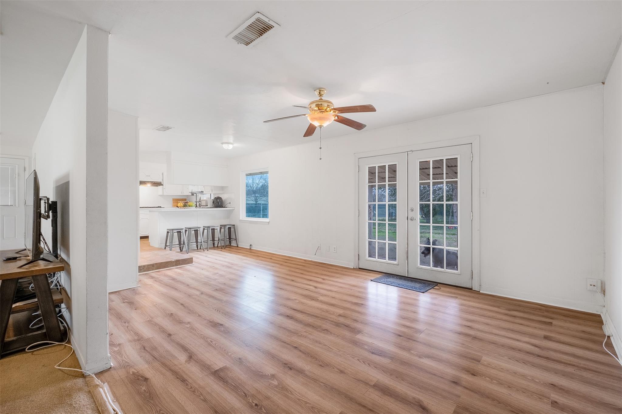 504 Marburger St, Smithville, TX 78957