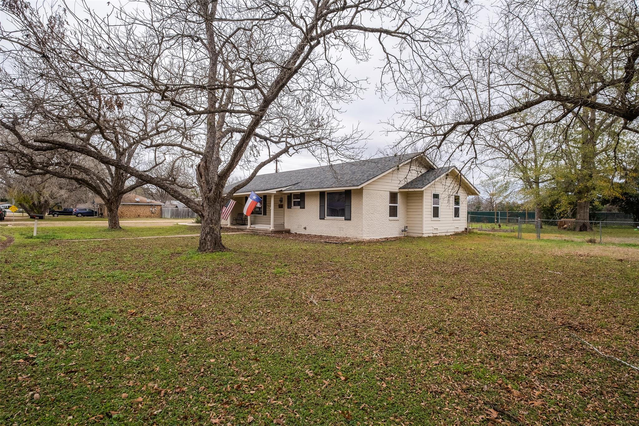 504 Marburger St, Smithville, TX 78957