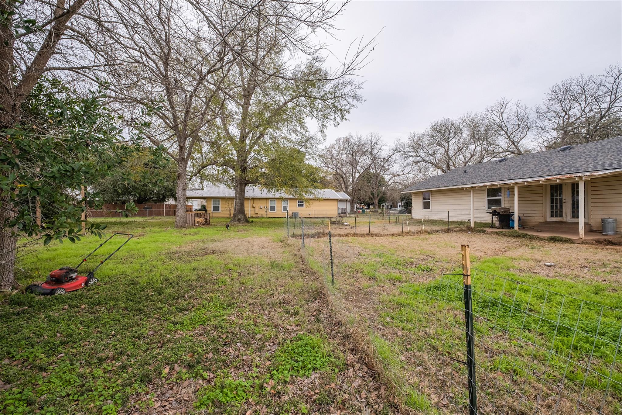 504 Marburger St, Smithville, TX 78957