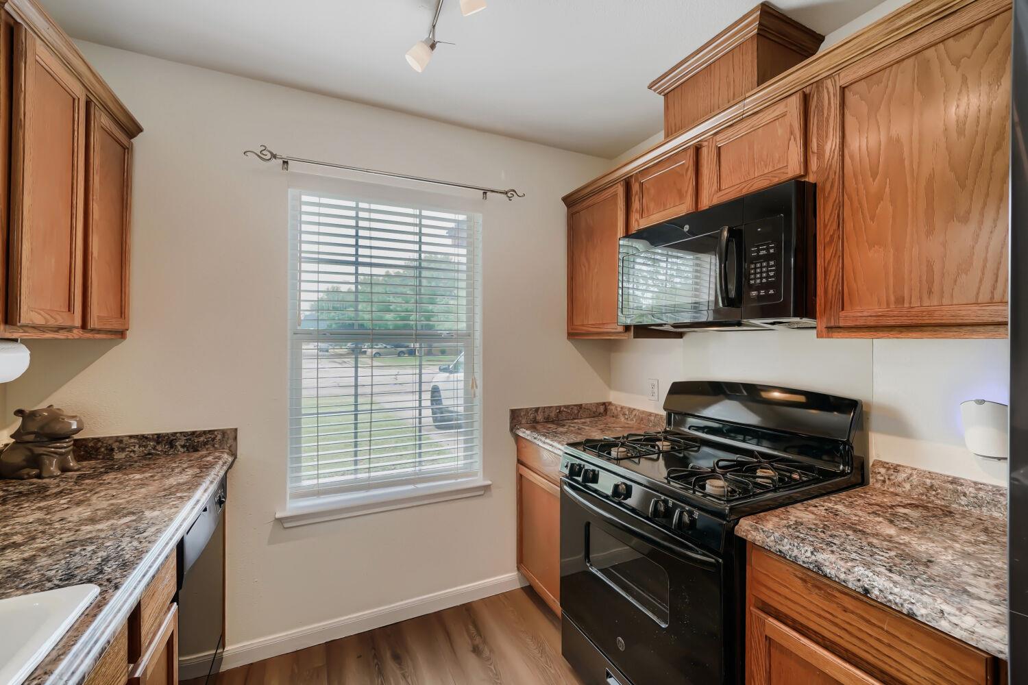 222 Quail Cir, Hutto, TX 78634