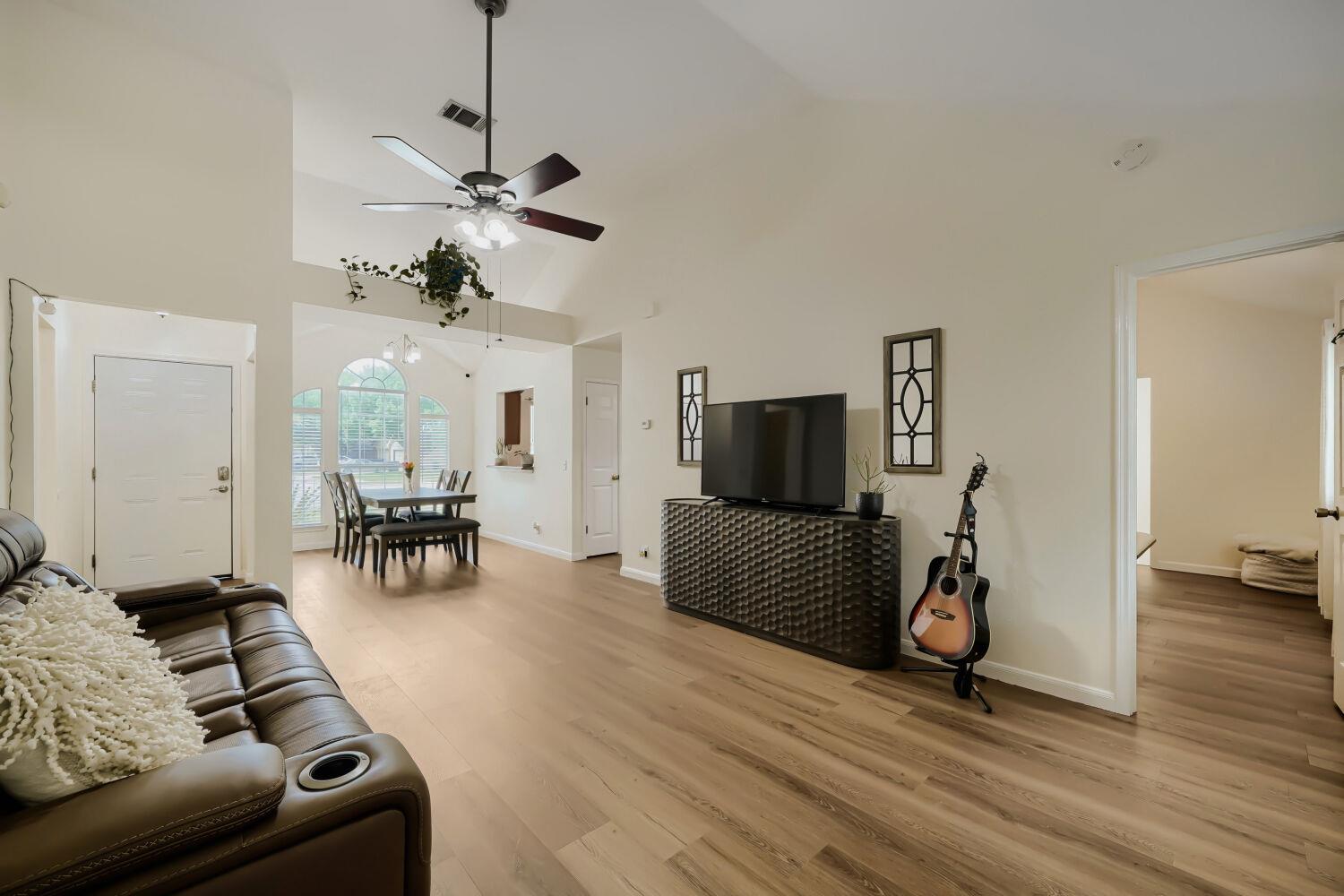 222 Quail Cir, Hutto, TX 78634