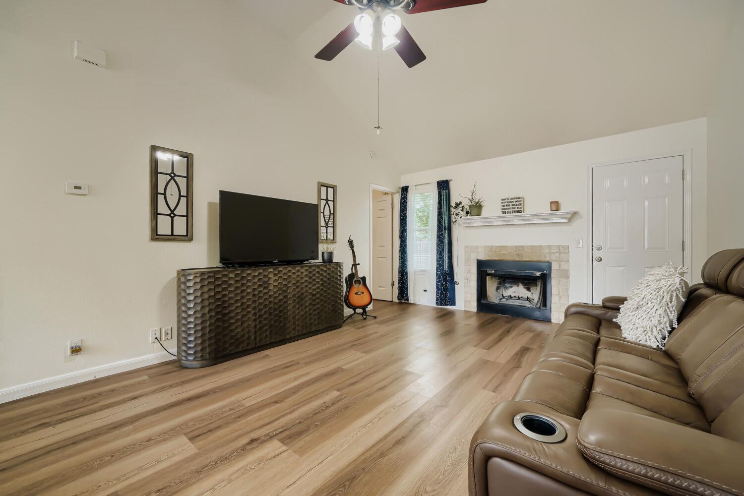 222 Quail Cir, Hutto, TX 78634