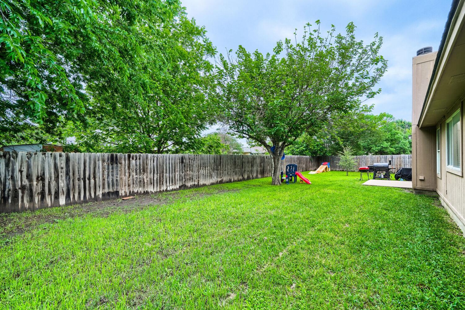 222 Quail Cir, Hutto, TX 78634