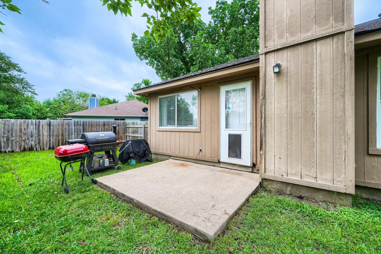 222 Quail Cir, Hutto, TX 78634