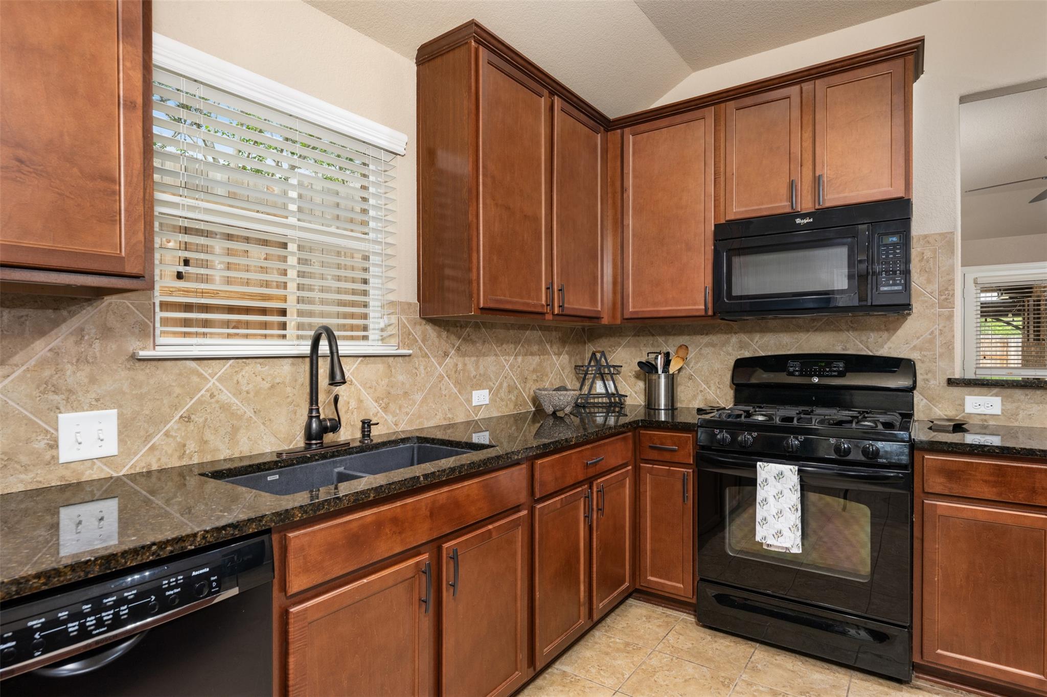 4196 Woodhaven Trl, Round Rock, TX 78665