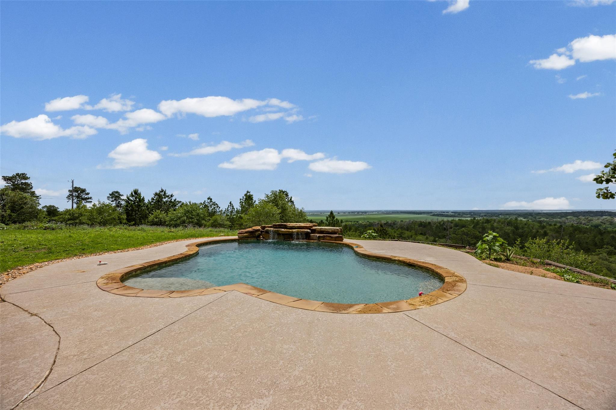 134 River Forest Dr, Bastrop, TX 78602