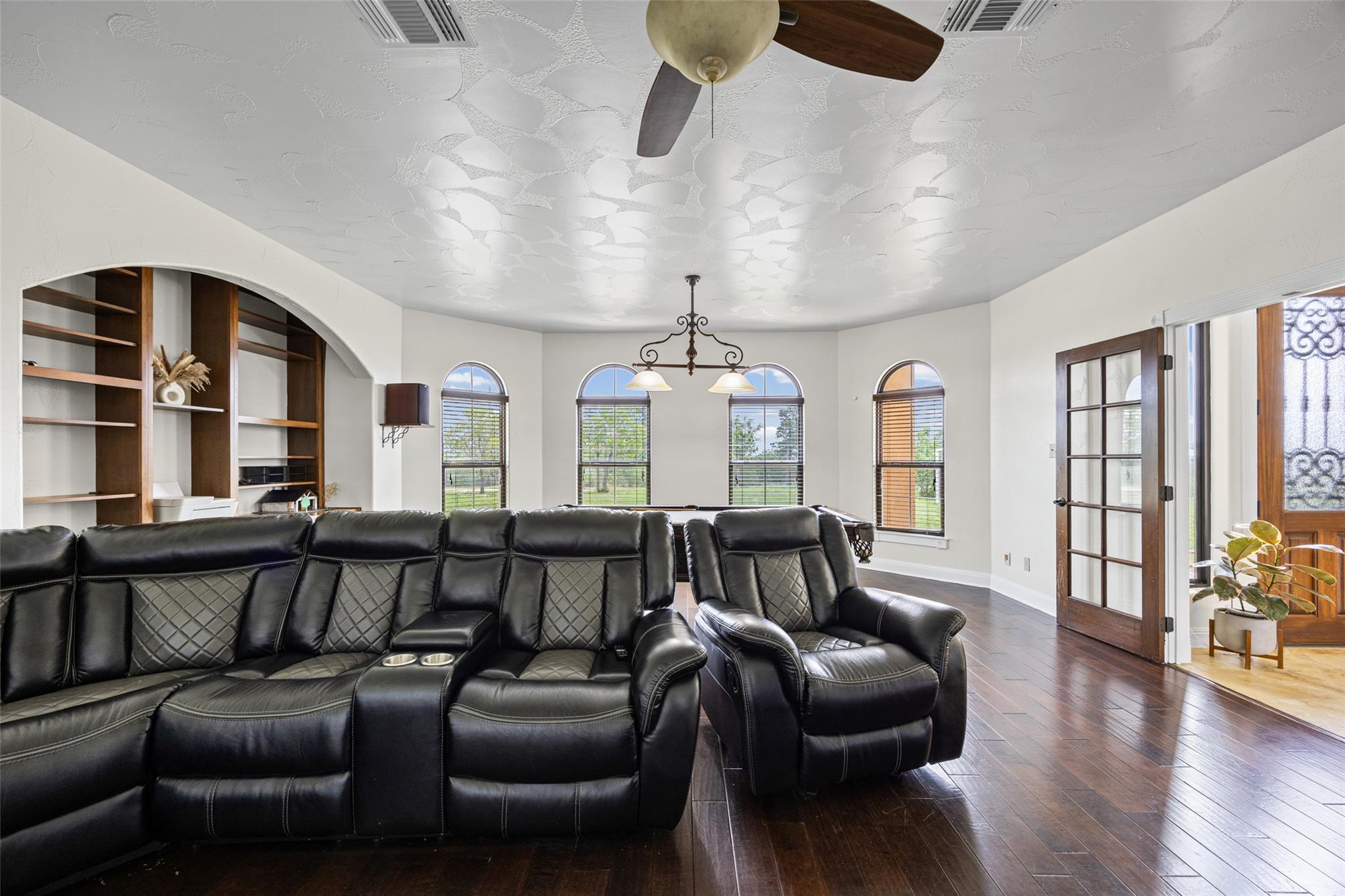 134 River Forest Dr, Bastrop, TX 78602