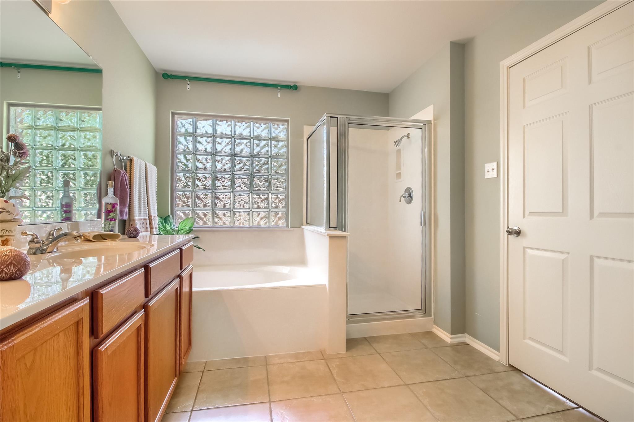 18720 Royal Pointe Dr, Pflugerville, TX 78660