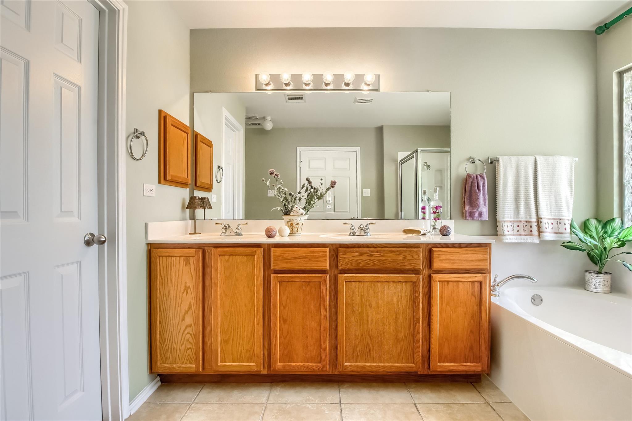 18720 Royal Pointe Dr, Pflugerville, TX 78660