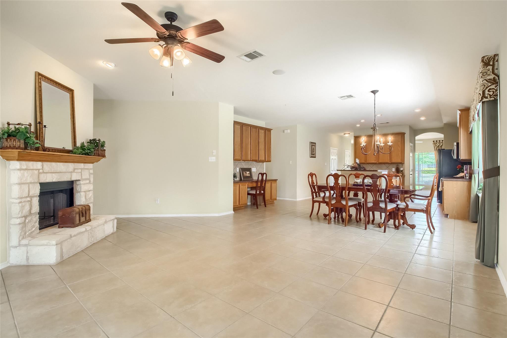 18720 Royal Pointe Dr, Pflugerville, TX 78660