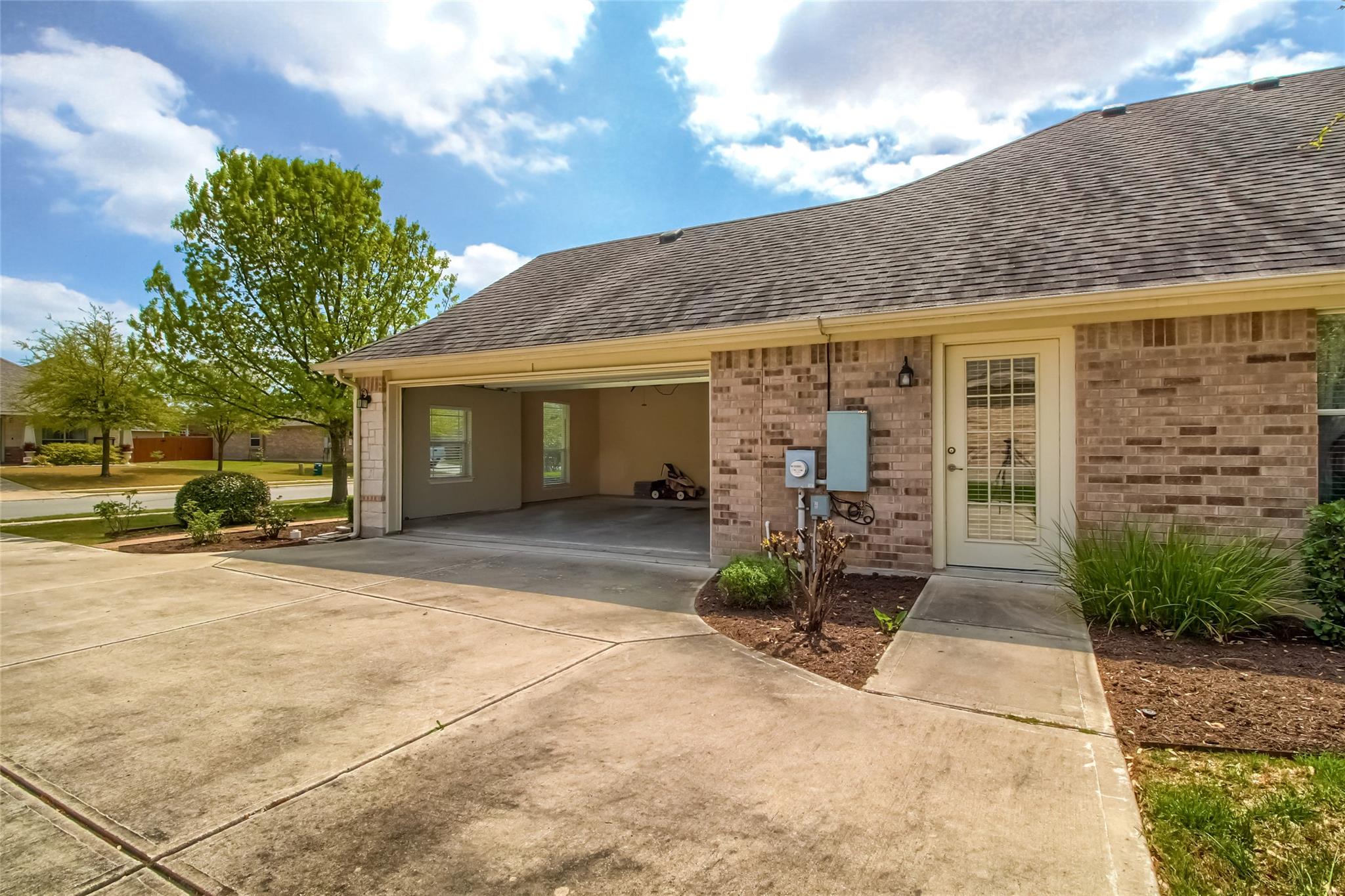 18720 Royal Pointe Dr, Pflugerville, TX 78660