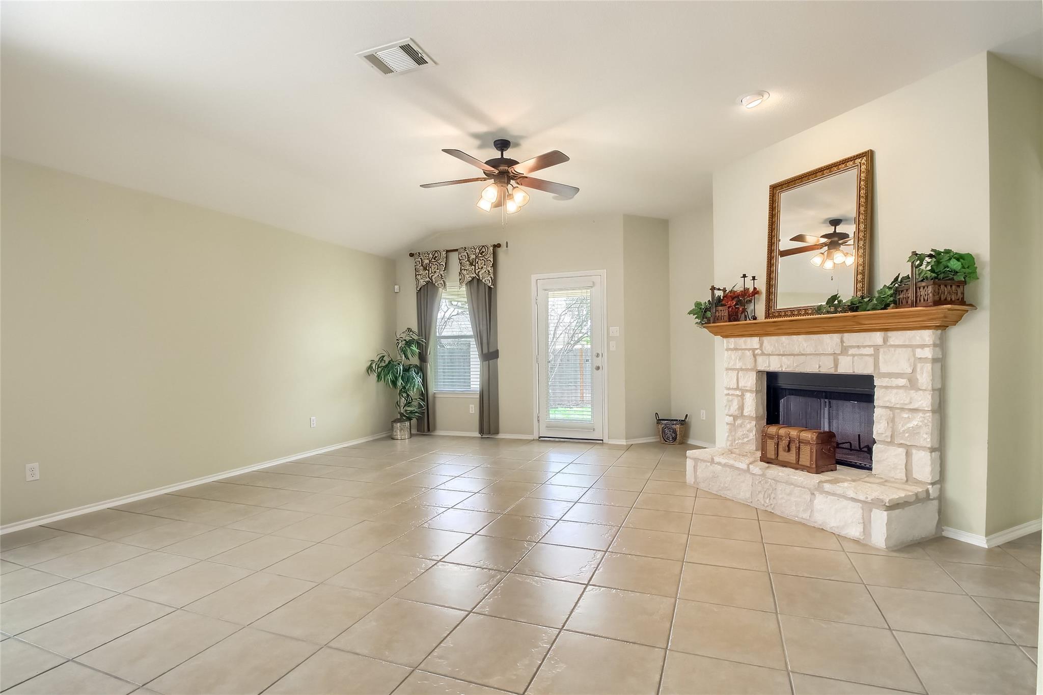 18720 Royal Pointe Dr, Pflugerville, TX 78660