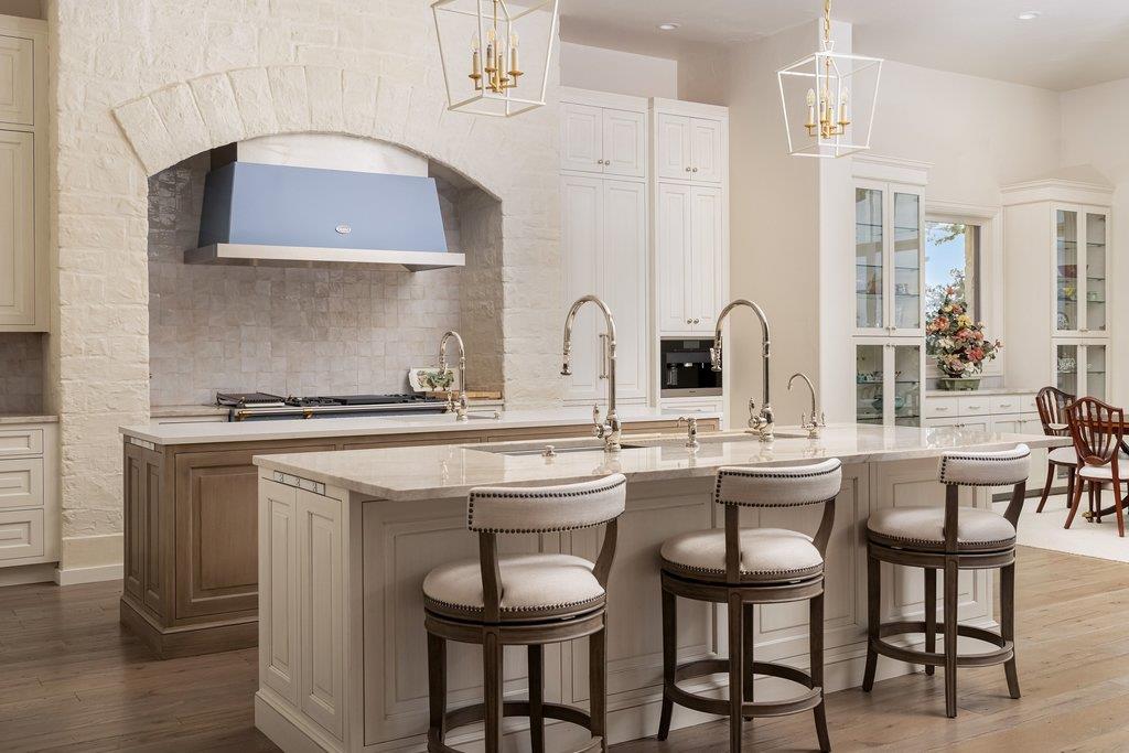 17607 Break Water, Jonestown, TX 78645