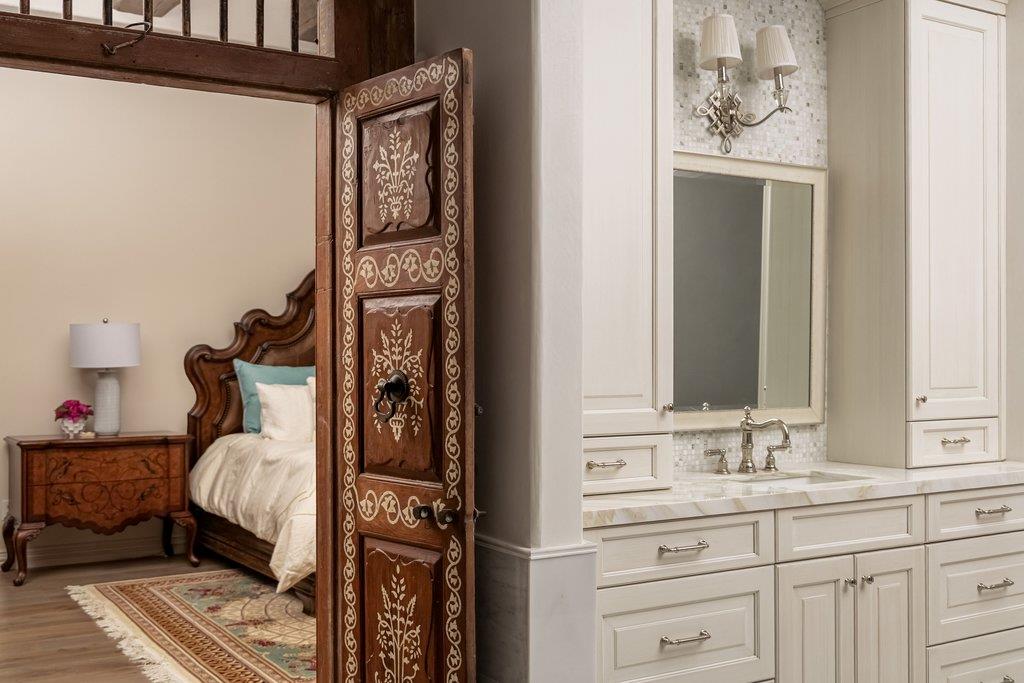 17607 Break Water, Jonestown, TX 78645