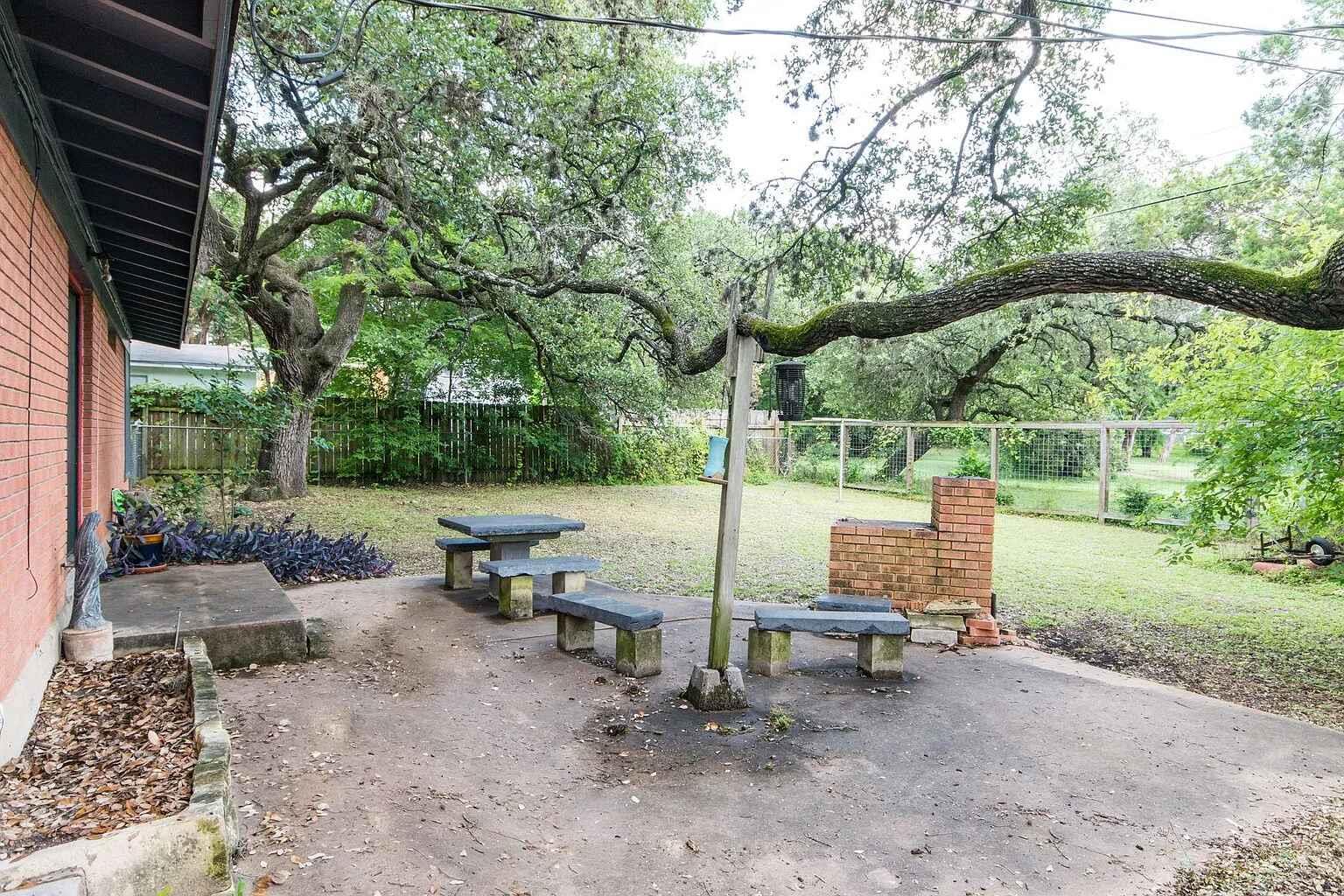 1207 FIELDCREST Dr, Austin, TX 78704