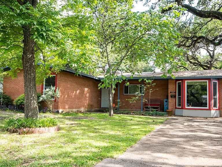 1207 FIELDCREST Dr, Austin, TX 78704