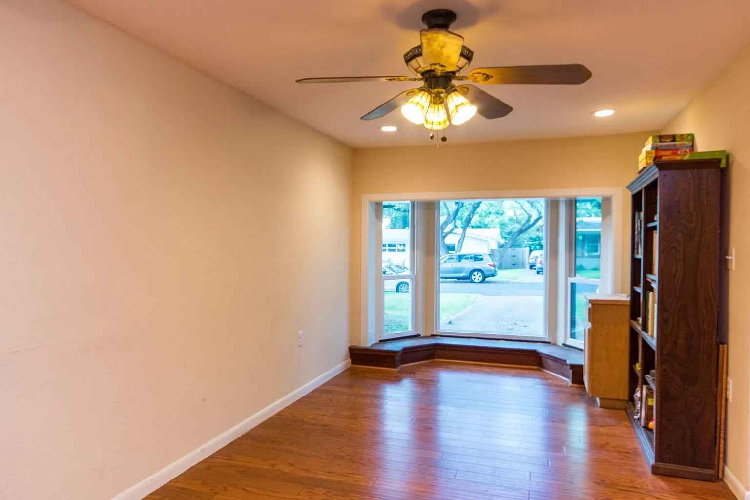 1207 FIELDCREST Dr, Austin, TX 78704