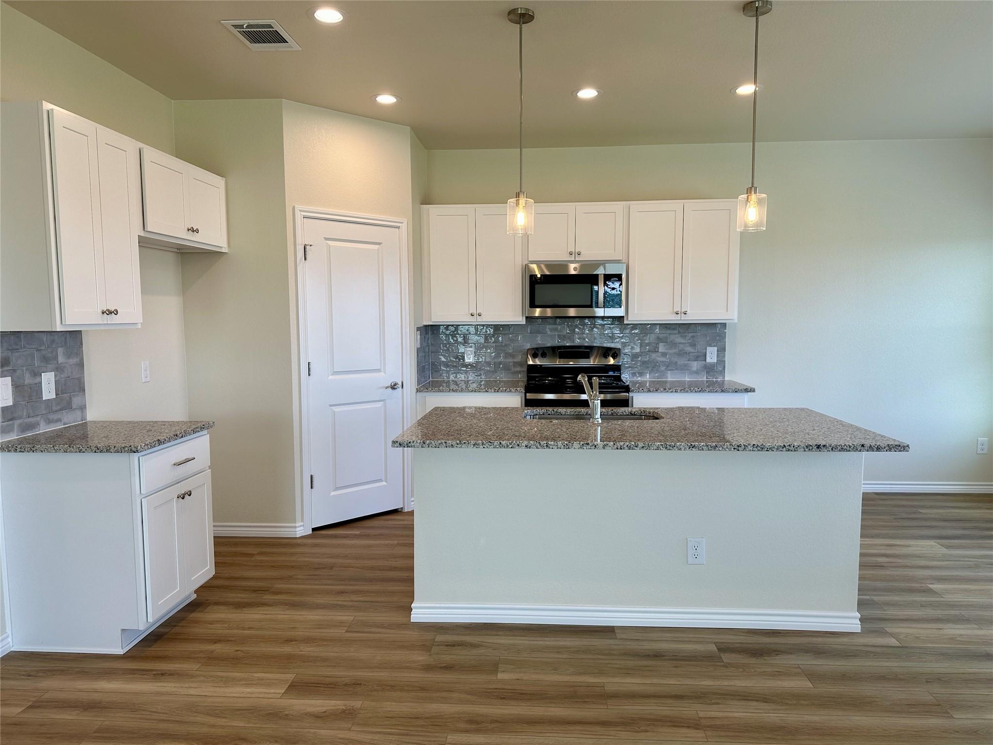 515 War Admiral Dr # B, Jarrell, TX 76537