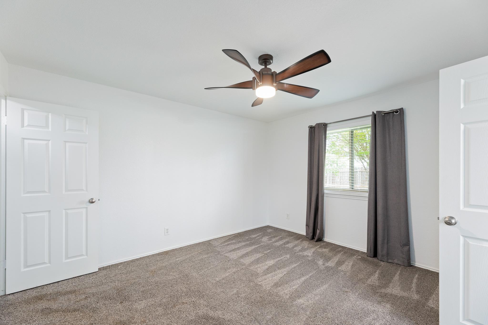 1006 Cresswell Dr, Pflugerville, TX 78660