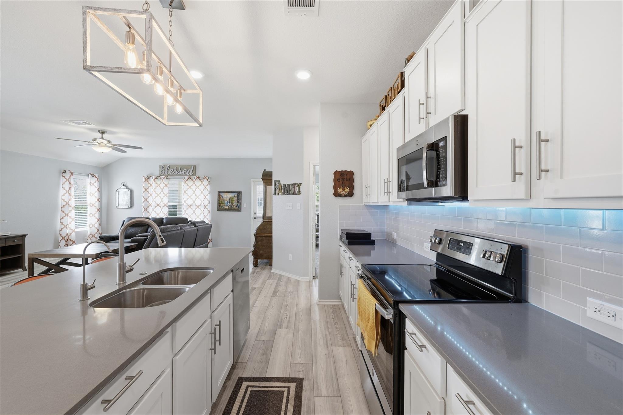 116 Cosmos Ln, Jarrell, TX 76537