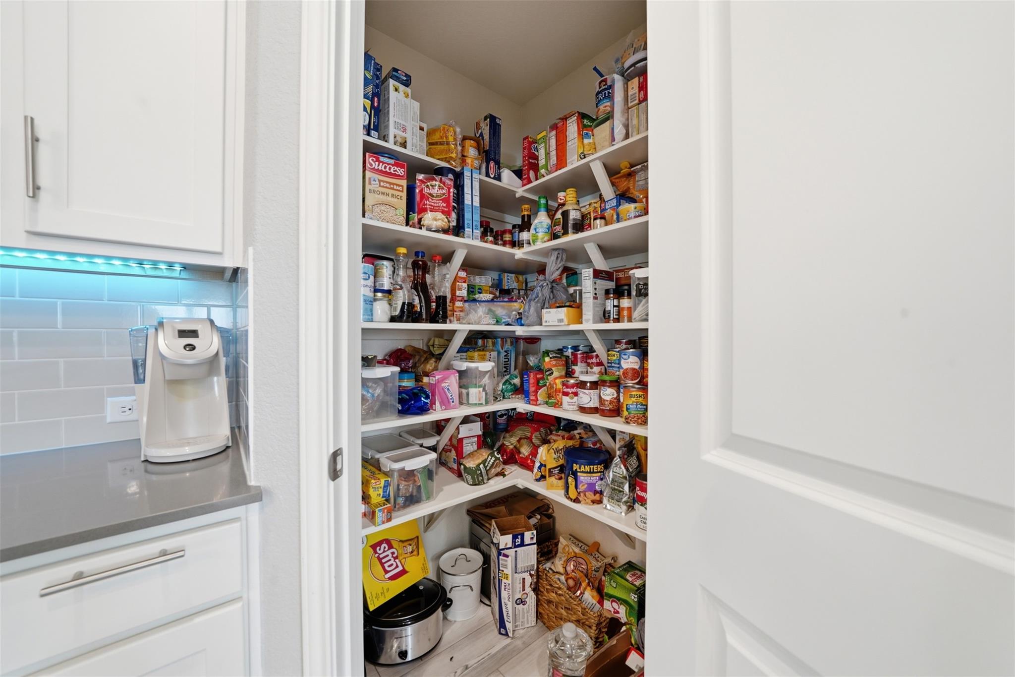 116 Cosmos Ln, Jarrell, TX 76537