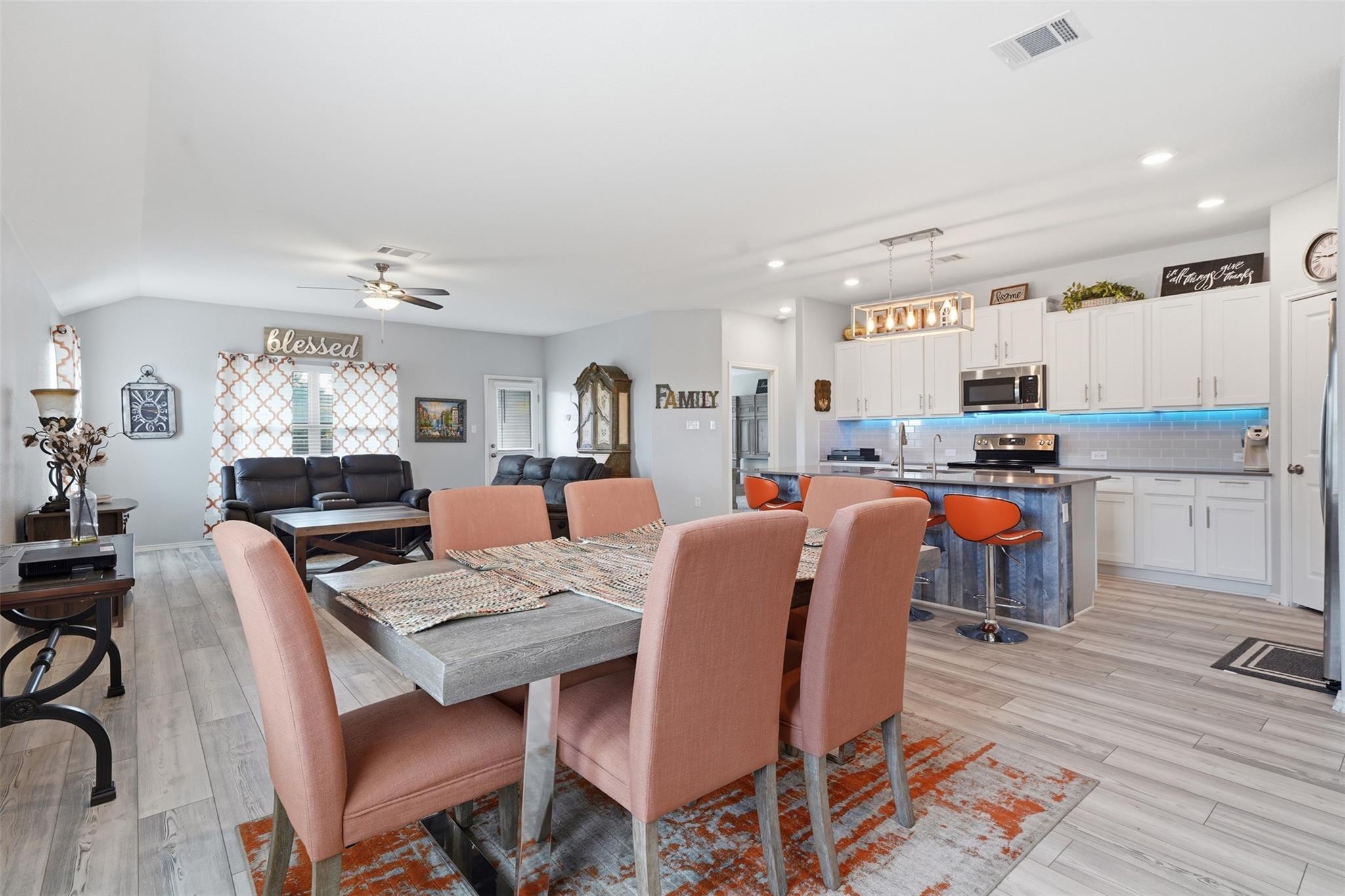 116 Cosmos Ln, Jarrell, TX 76537